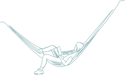 fille dans un hamac en train de lire